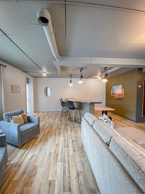 智能電視、書籍