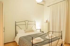 1 bedroom, bed sheets