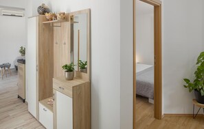 2 bedrooms, travel cot, free WiFi, bed sheets - Amazing home in Labin with WiFi (Labin)