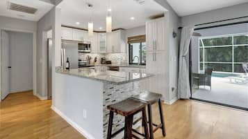 Fridge, oven, stovetop, dishwasher