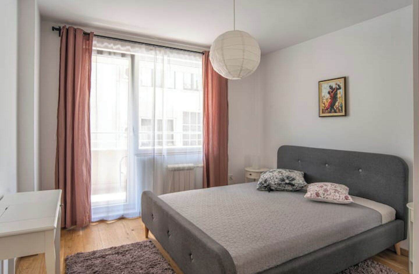 1 habitación, tabla de planchar con plancha, wifi y ropa de cama 