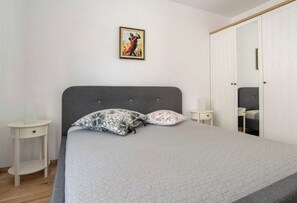 1 bedroom, iron/ironing board, WiFi, bed sheets