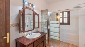 Een douche, een haardroger