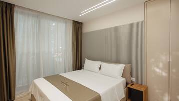 Doppelzimmer, Stadtblick | Laptopgeeigneter Arbeitsplatz, kostenlose Babybetten, kostenloses WLAN