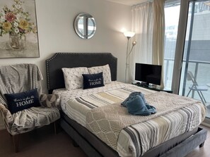 1 slaapkamer, een strijkplank/strijkijzer, wifi, beddengoed