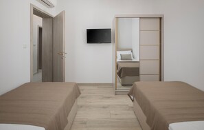 3 bedrooms, travel cot, free WiFi, bed sheets - Stunning home in Labin with WiFi (Labin)