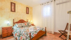7 bedrooms, travel cot, WiFi