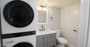 Bruser, hårtørrer, håndklæder, Sæbe