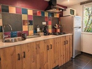 Fridge, microwave, stovetop, coffee/tea maker
