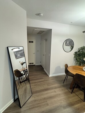 Interior - Modern 1-bedroom with WiFi, pool, fitness center, and comfort in San Ramon. (San Ramon)