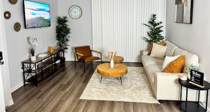 Modern 1-bedroom with WiFi, pool, fitness center, and comfort in San Ramon.