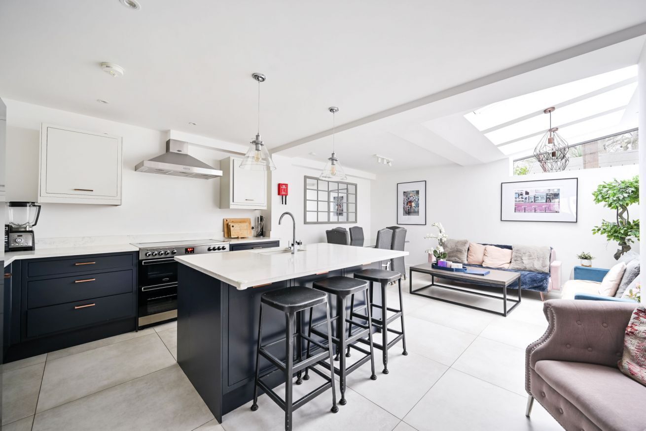 Réfrigérateur, micro-ondes, four, lave-vaisselle