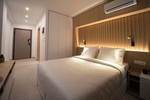 Svit Comfort - utsikt mot staden | Sängtillbehör av högsta kvalitet, duntäcken, bäddmadrasser och minibar