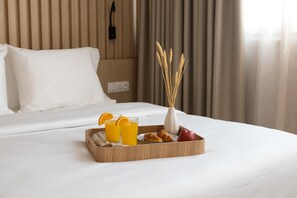 Executive Suite | Premium bedding, down comforters, pillowtop beds, minibar - Eria Suites Thessaloniki (Thessaloniki)