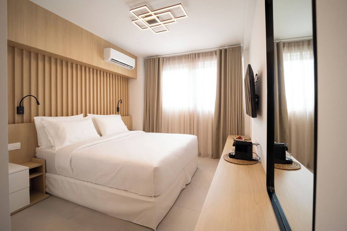 Suite Confort, vistas a la ciudad | Ropa de cama de alta calidad y edredones de plumas