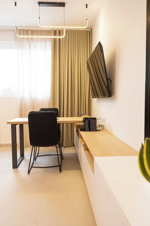 Executive Suite | In-room dining