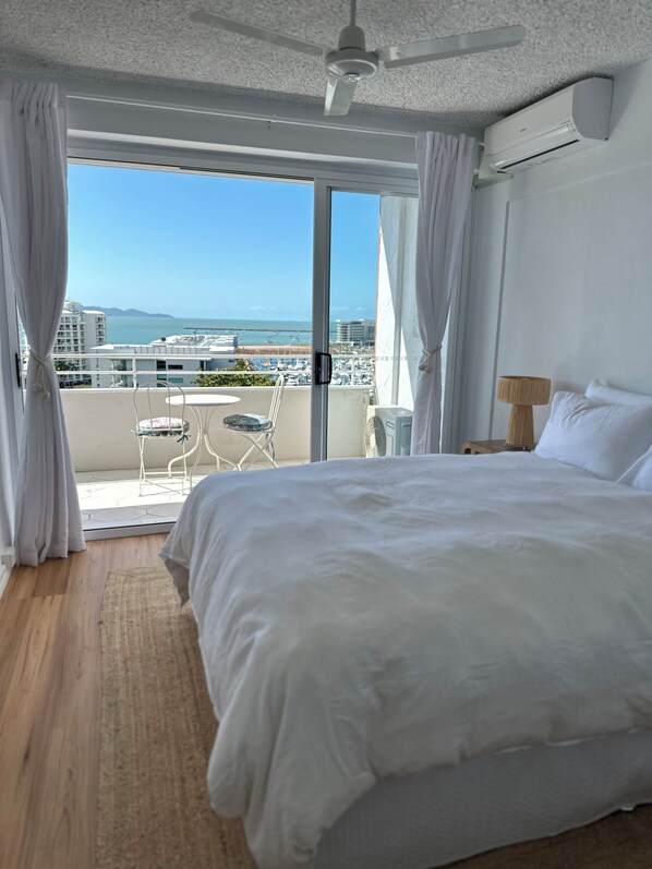 2 bedrooms, iron/ironing board, WiFi, bed sheets - Sea Side apartment escape, overlooking the Strand. (North Ward)