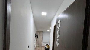 Bàn ủi/dụng cụ ủi quần áo, truy cập Internet không dây miễn phí 