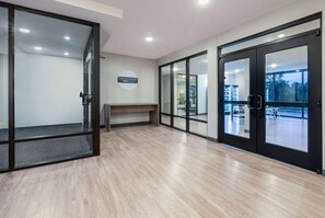 Lobby - ECHO Suites Extended Stay by Wyndham Richmond West (Richmond)