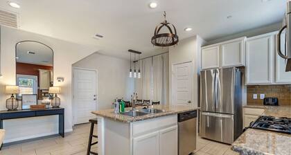 Modern Rock 3BR 3B Downtown