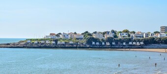 Lovely home in Royan with WiFi