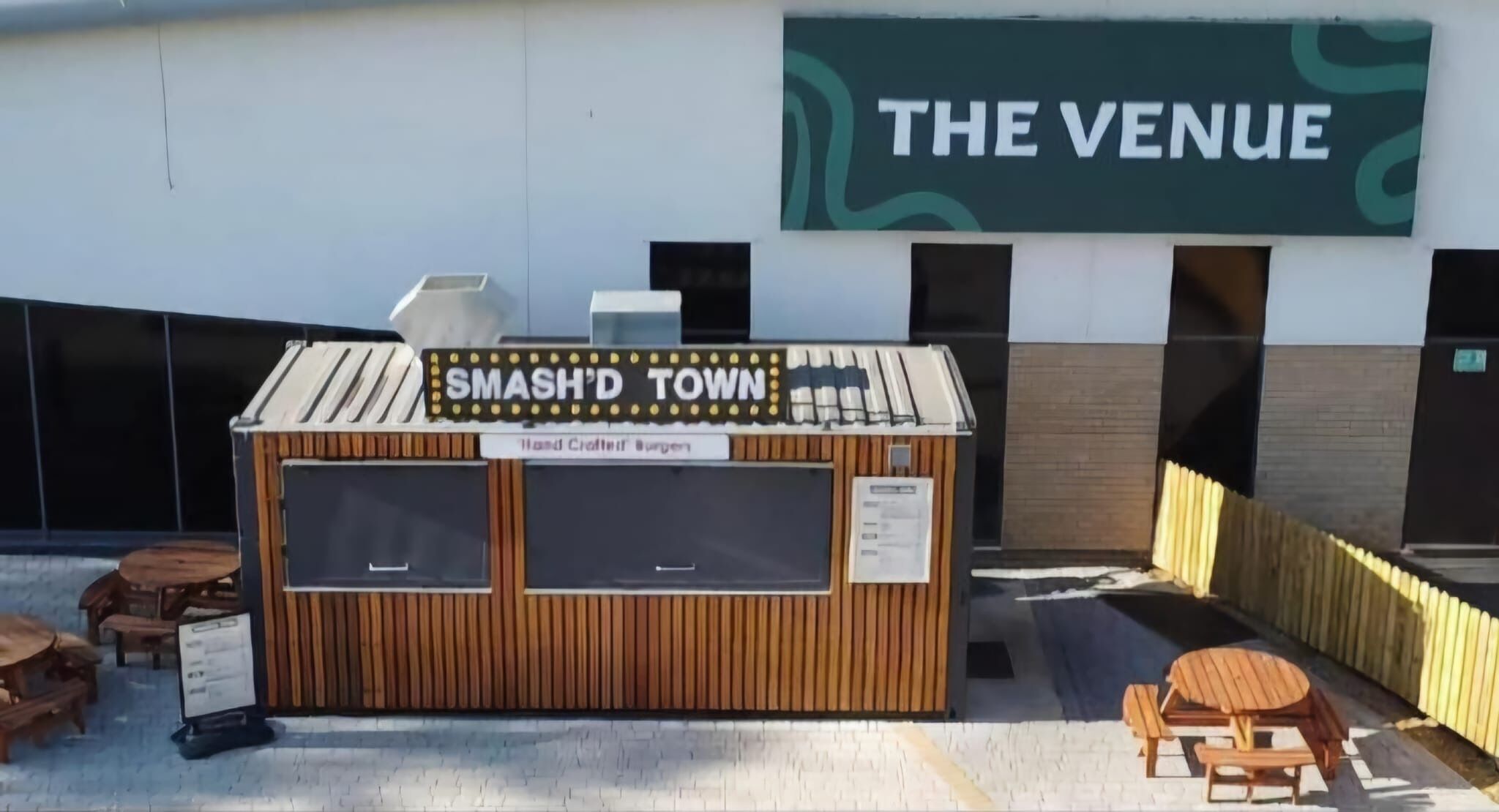 屋外ダイニングエリア