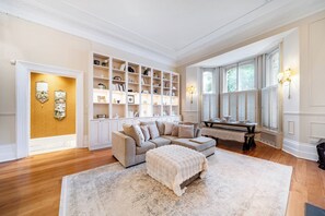 Smart TV, fireplace, video games, DVD player