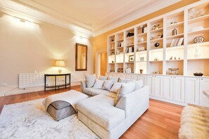 Smart TV, fireplace, video games, DVD player