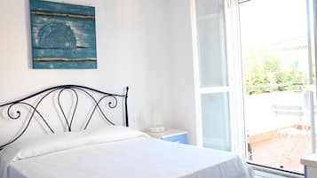 1 bedroom, internet, bed sheets