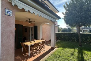 Outdoor dining - P047 - Porto Recanati, two-room apartment with garden and terrace (Porto Recanati)