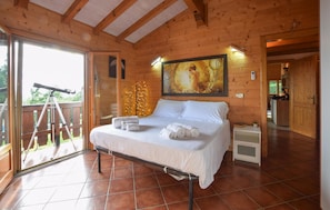 4 bedrooms, travel cot, free WiFi