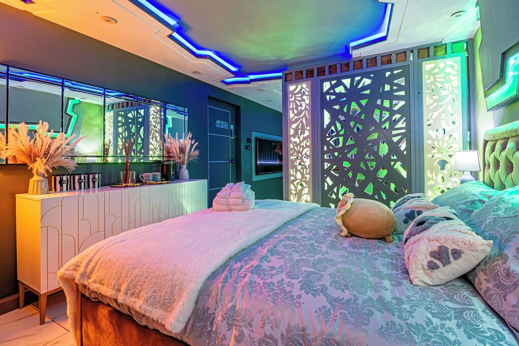 Superior Quadruple Room | Laptop workspace, iron/ironing board, free WiFi