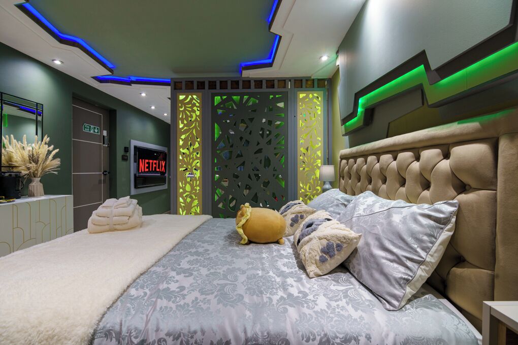 Superior Quadruple Room | Laptop workspace, iron/ironing board, free WiFi