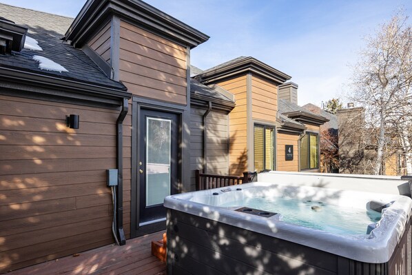 Outdoor spa tub - Hidden Creek Canyons Retreat: Alpine Charm, Private Hot Tub, Sleeps 10, Cozy Fireplace, (Park City)