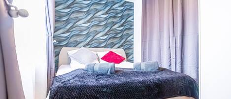 1 bedroom, bed sheets