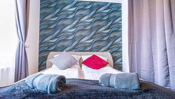 1 bedroom, bed sheets