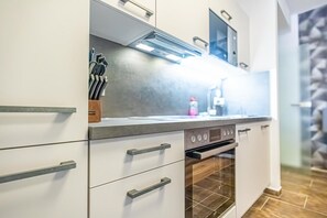 Microwave, oven, stovetop, coffee/tea maker