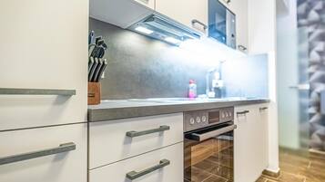 Oven, stovetop, coffee/tea maker, toaster