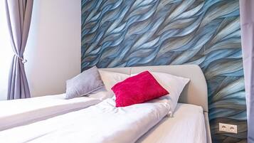 1 bedroom, bed sheets