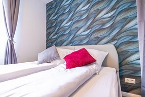 1 bedroom, bed sheets