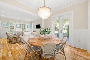 Dining - 1 Minute Walk to Dragon Fly Pool and Close to Watercolor Publix (Watercolor)