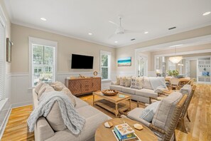 TV - 1 Minute Walk to Dragon Fly Pool and Close to Watercolor Publix (Watercolor)