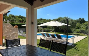 Outdoor dining - 2 bedroom nice home in Labin (Labin)