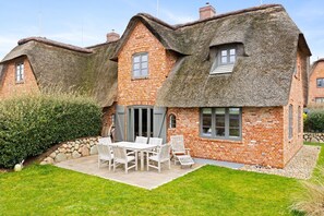 Unclassified image, 3 of 39, button