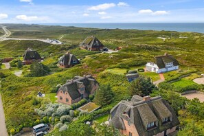 Unclassified image, 3 of 35, button