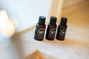 Unclassified image, 2 of 35, button