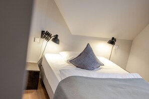 Unclassified image, 4 of 35, button