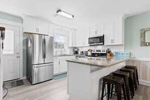 Fridge, microwave, oven, stovetop - Remodeled Beach Happy 4 Bedroom 2 Bathroom for 9 Guests! (Ocean Isle Beach)