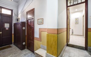 Interni