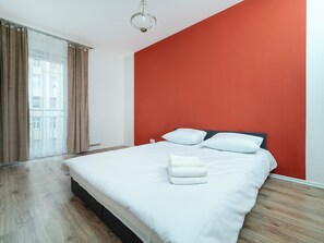 1 slaapkamer, een strijkplank/strijkijzer, wifi, beddengoed